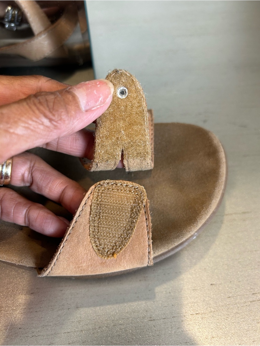 Taos Earth Women's Tan Leather Adjustable Strap Sandals - Picture 4 of 7